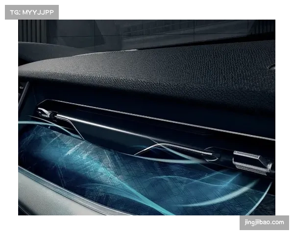 因上轮染红停赛 弗里克现身伯纳乌包厢观战国家德比